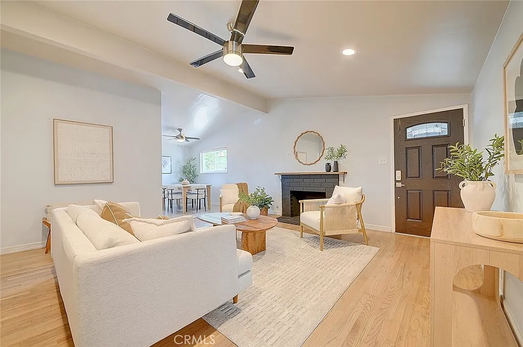 3 bed, 1665 sqft, $4,995 — Photo 2