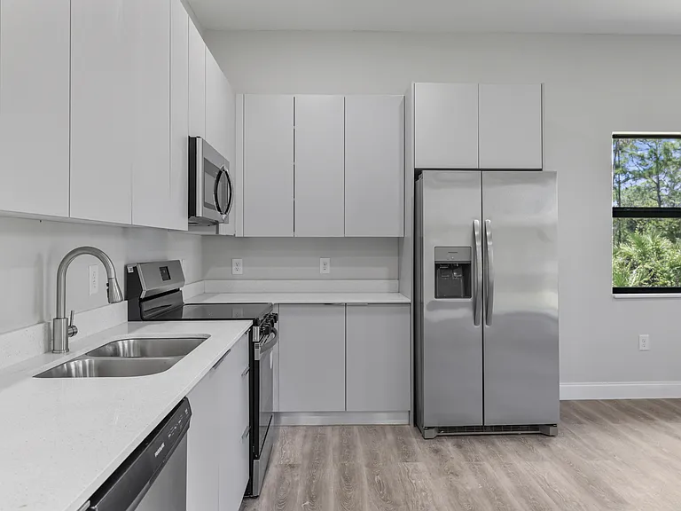 1051 Milwaukee Blvd — Photo 24
