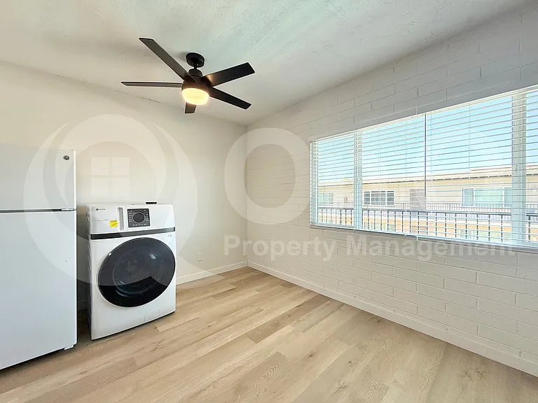 25 E Eva St #15 — Photo 7