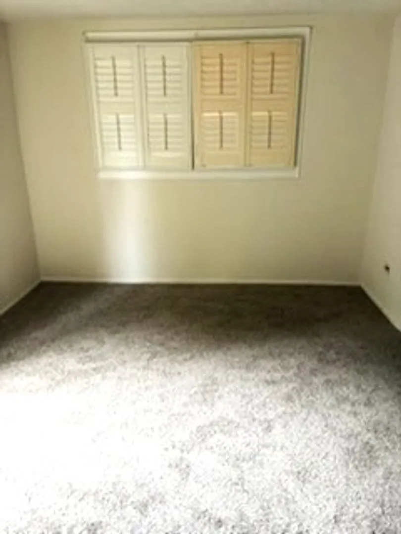 Fairview Drive 4334-4404 — Photo 2