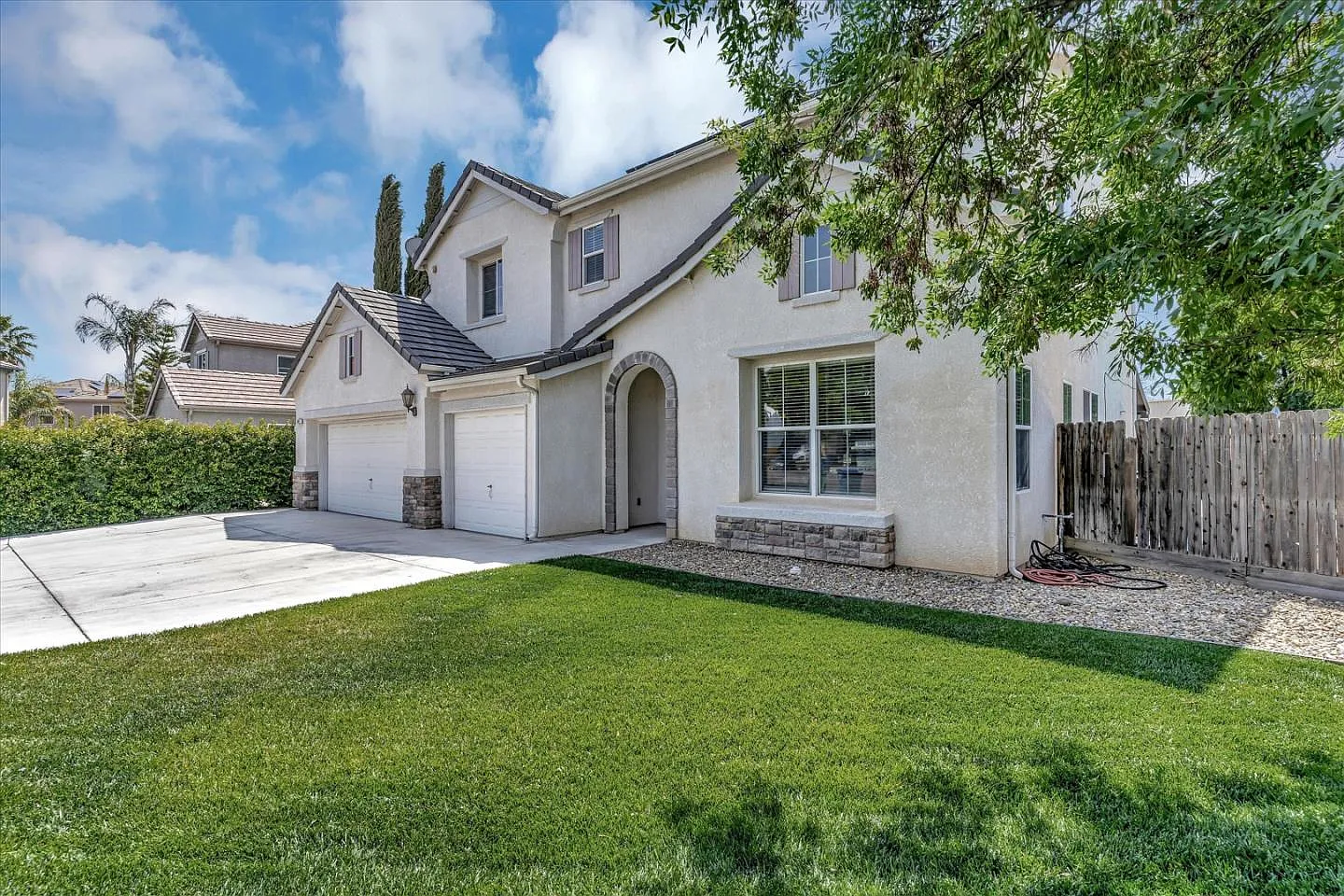 201 Honeybell Ct photo 1