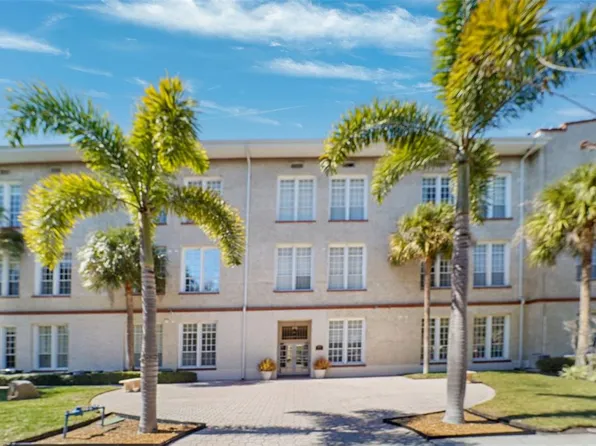 701 Mirror Lake Dr N APT 120, Saint Petersburg, FL 33701