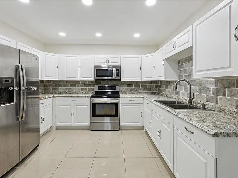 15131 SW 58th St — Photo 3