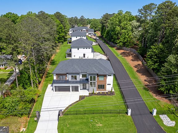 3rd image of 2709 Collins Hill Rd