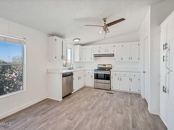 3rd image of 8719 N CUSTER Drive