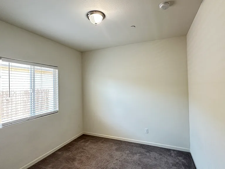 513 Tolman Way — Photo 3