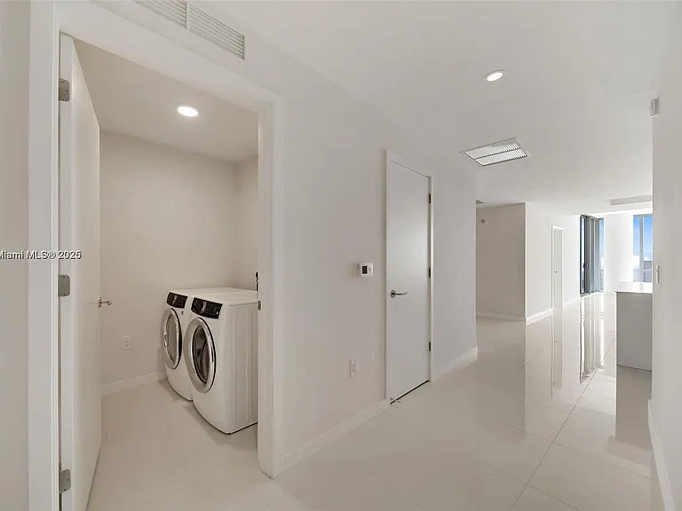 851 NE 1st Ave #12 — Photo 30