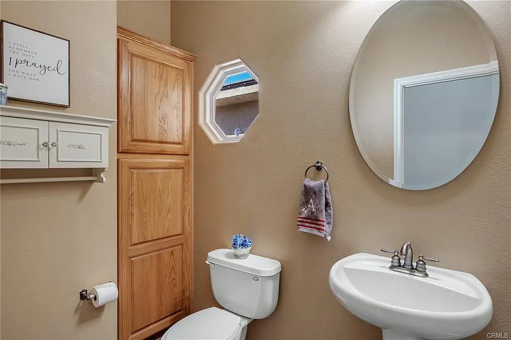 3 bed, 2550 sqft, $3,295 — Photo 3