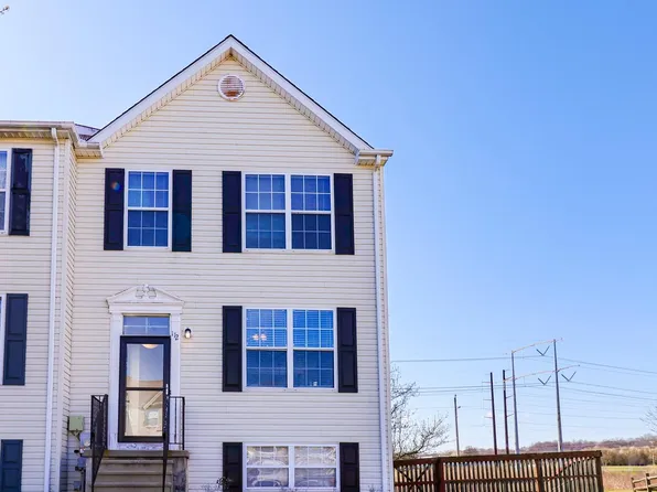112 Versailles Ct, Newark, DE 19702