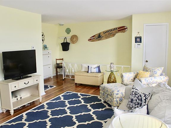 5th image of 11 36th St #11