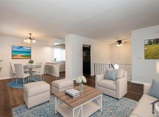 1045 Ridgewood Dr #1, Bolingbrook, IL 60440