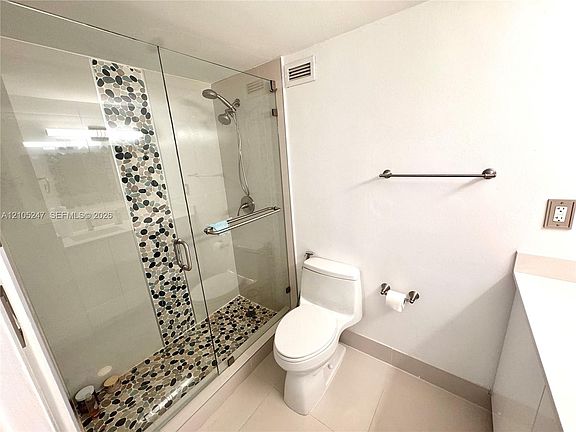 5th image of 2899 Collins Ave APT 904
