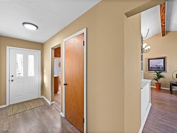 2nd image of 6076 Somerset Dr