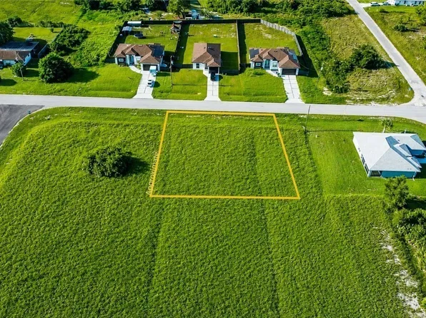 813 Jaguar Blvd, Lehigh Acres, FL 33974