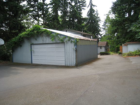 Detached Garage 32'x28
