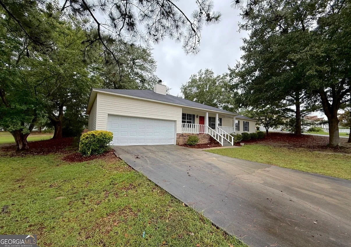 3 bed, 2.0 bath, 2090 sqft, $2,200 — Photo 4