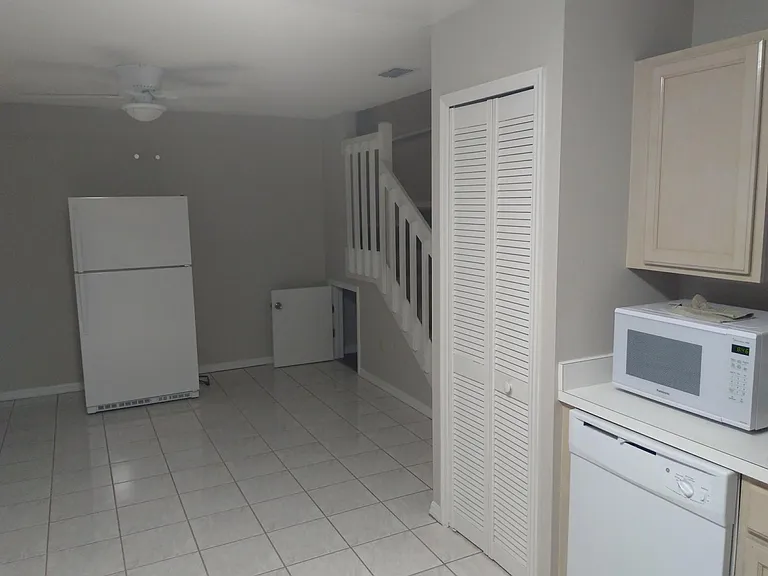 9509 Chandon Dr — Photo 6