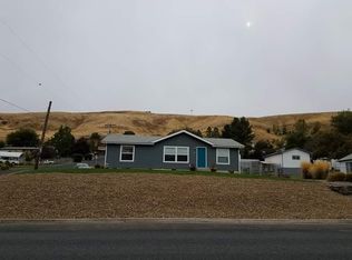 916 3rd St, Asotin, WA 99402