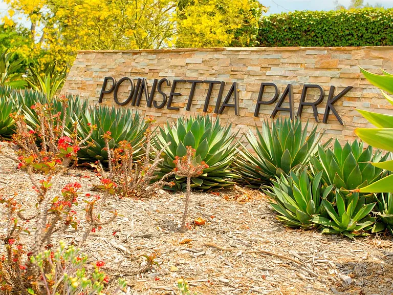 630 Poinsettia Park N — Photo 3