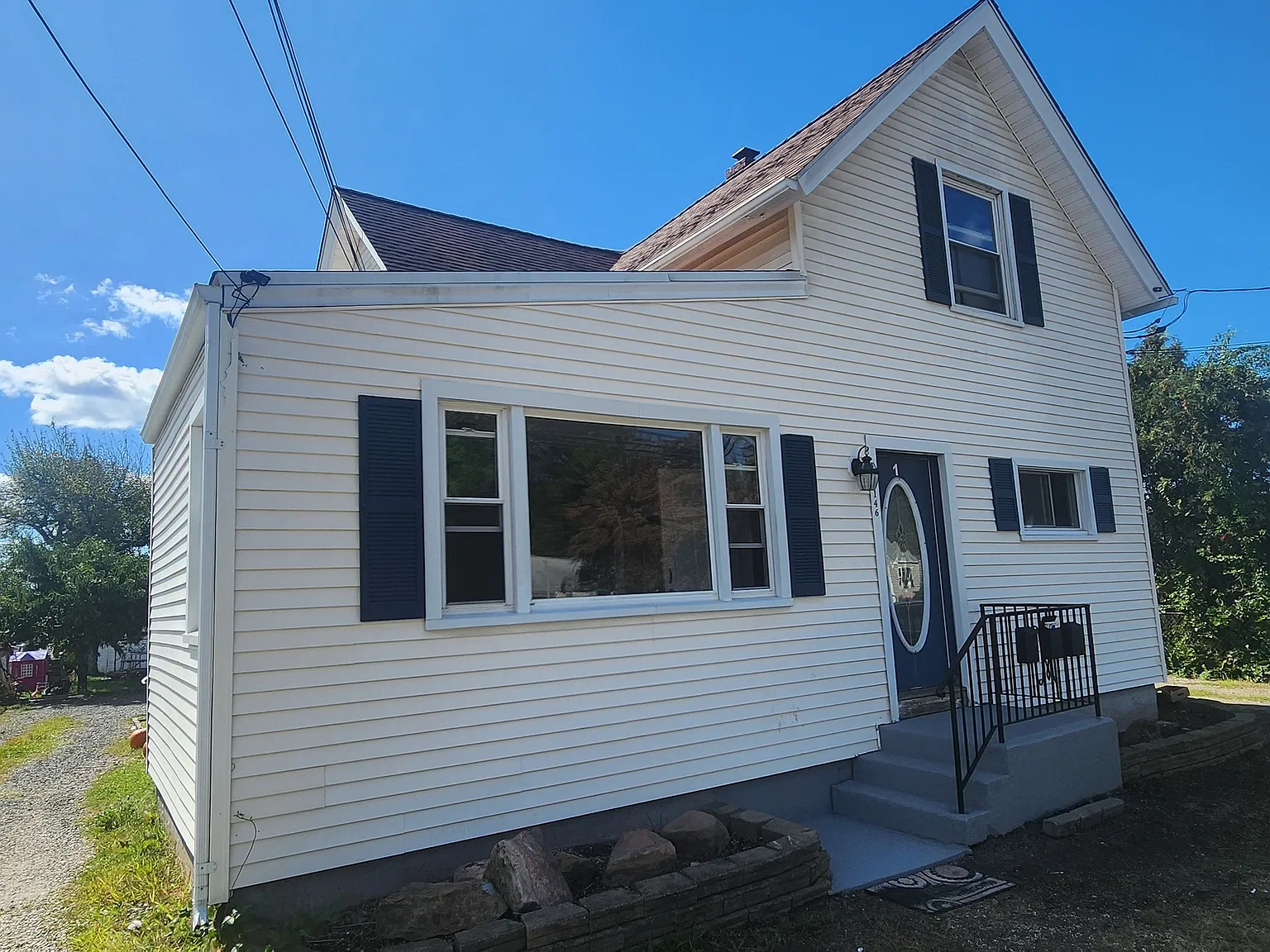 3 bed, 1.0 bath, 2078 sqft, $2,250 — Photo 4