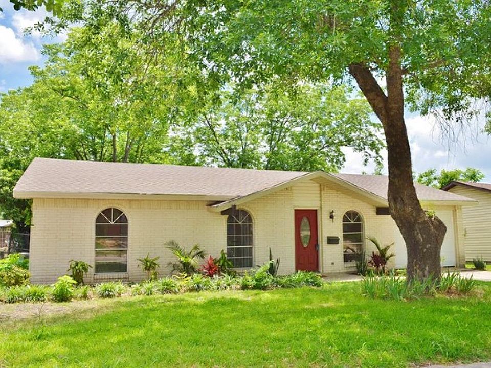 1st image of 3829 Cambridge Dr