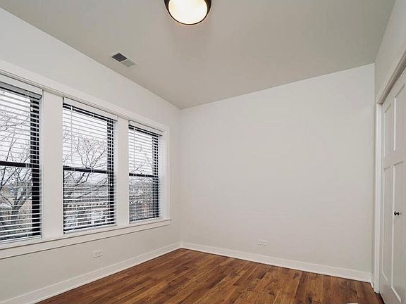 3rd image of 701-715 W Brompton Ave #67