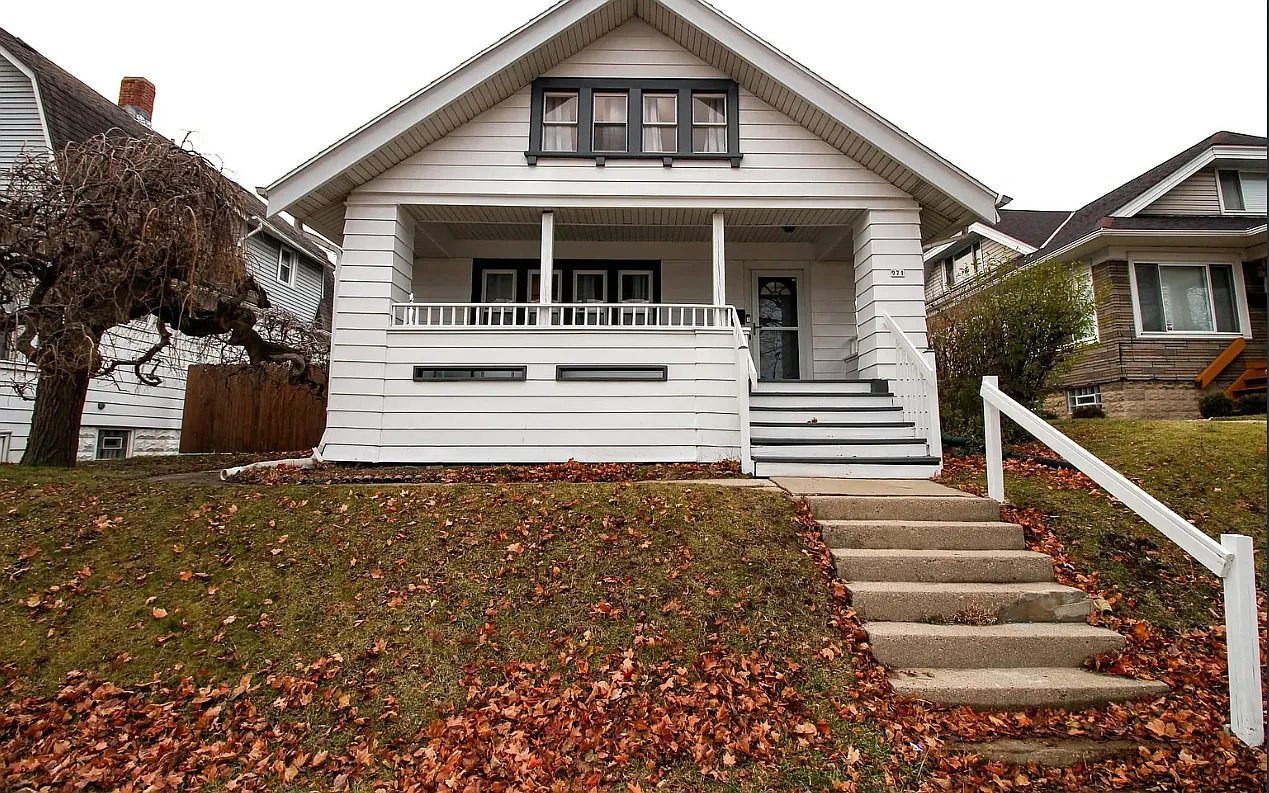 3 bed, 1200 sqft, $2,150 — Photo 1