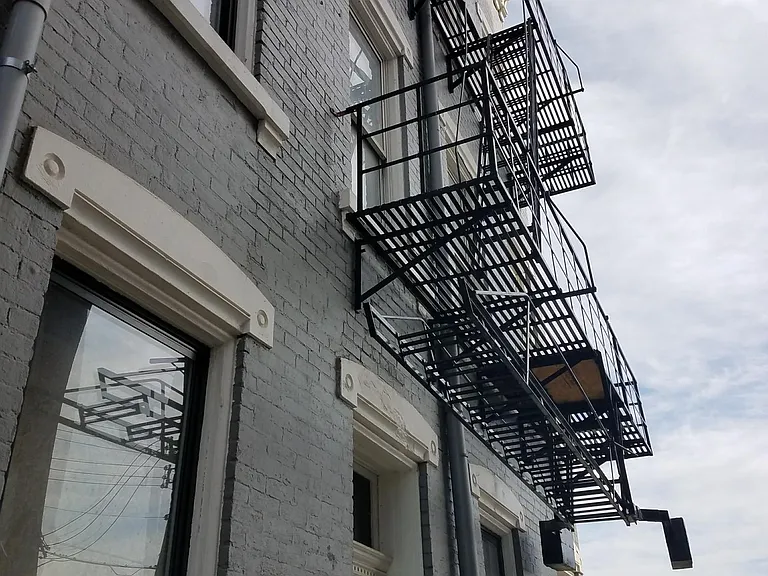 1818 Logan Exterior