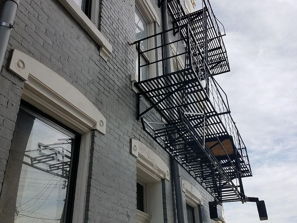 1818 Logan Exterior