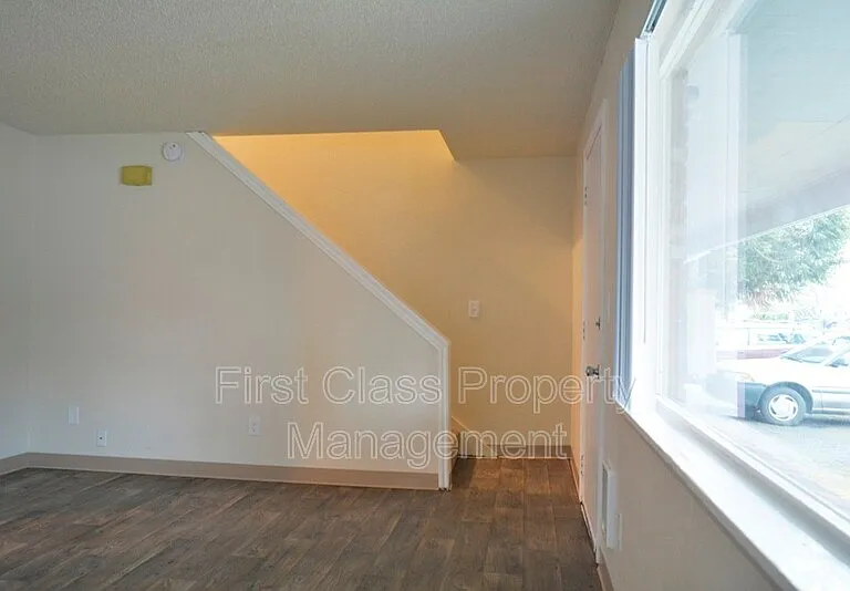1673 Dollar St — Photo 2
