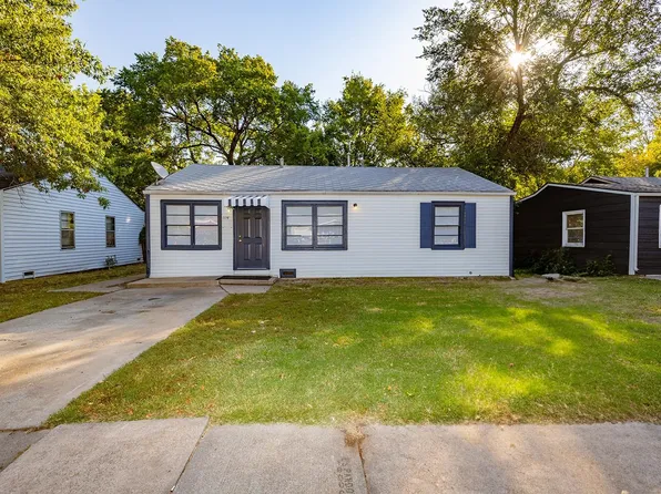 1114 S Silverdale Ct, Wichita, KS 67218