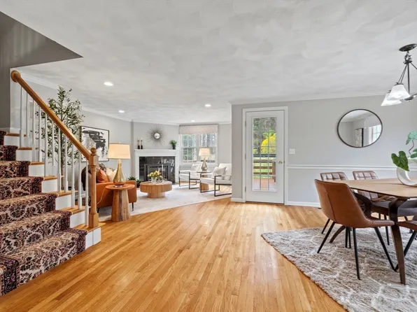 31 Forest Ln, Hopkinton, MA 01748