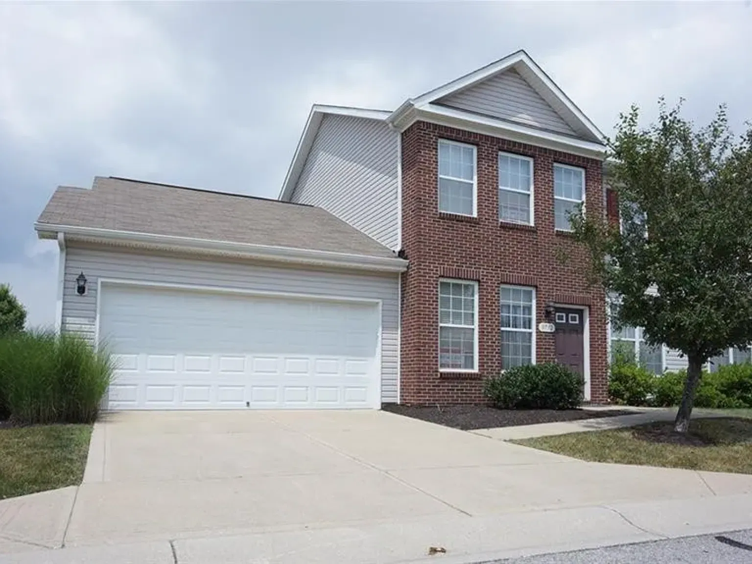 3 bed, 2.5 bath, 1940 sqft, $1,995 — Photo 1