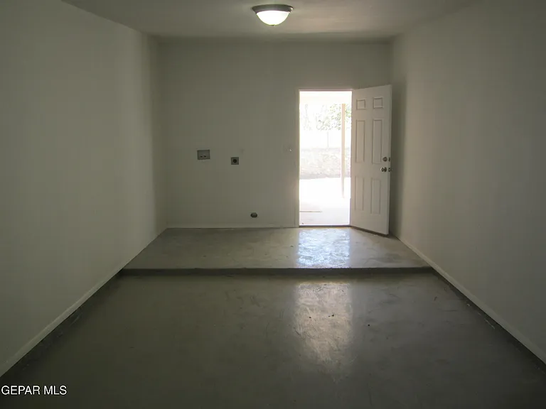 305 Corvena Way — Photo 21
