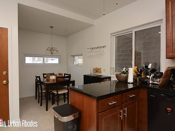 5th image of 1416 W Wolfram St #G00c