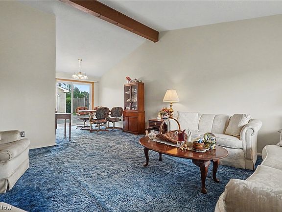 5th image of 9040 Cambridge Dr