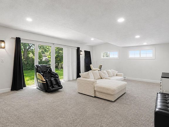 5th image of 1664 Zettler Rd