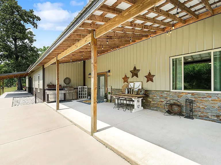 6121 Red Bud Ln — Photo 37