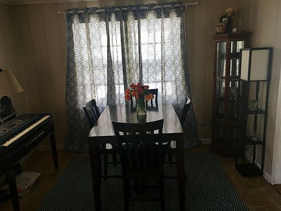 4th image of 300 Holly Dr