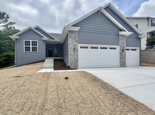 803 Cambridge Dr, Janesville, WI
