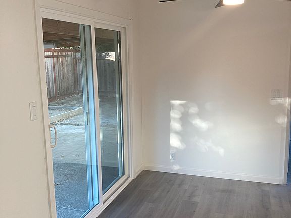 Breakfast nook 1344 Trower