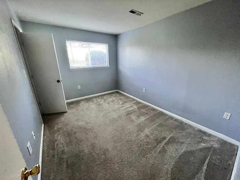 800 Claytor Sq — Photo 10