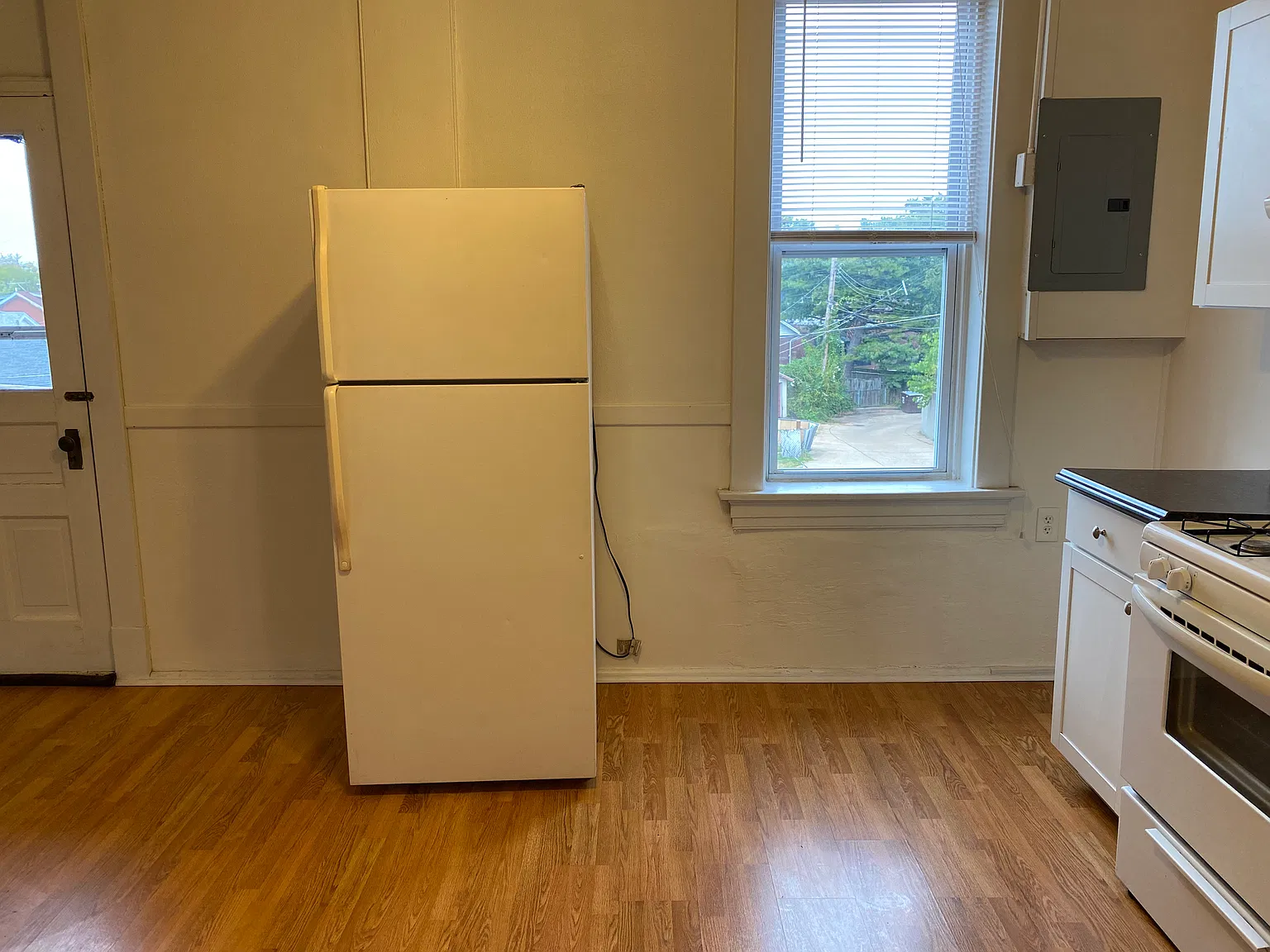2 bed, 750 sqft, $850 — Photo 2