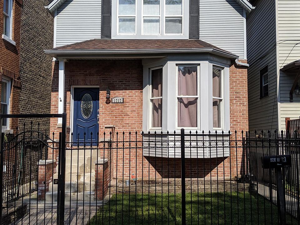 Front of property (Coach house is in back)