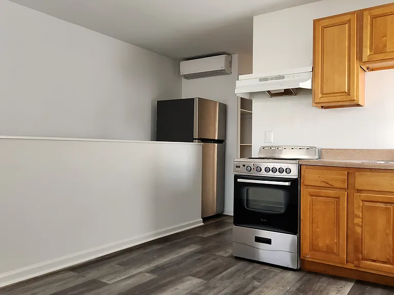 1840 Wharton St #3F — Photo 3