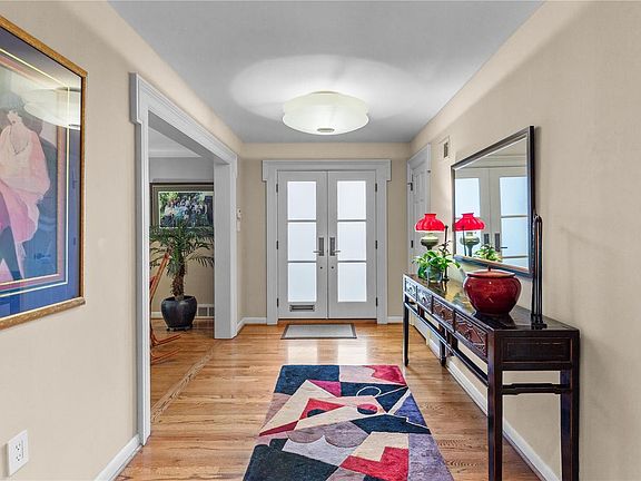 4th image of 20 York Hills Dr