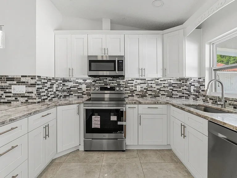 9507 Camden Hill Ct — Photo 8