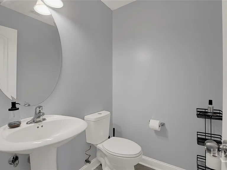 384 Manchester Ct — Photo 10