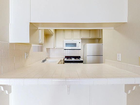5th image of 10743 Lawler St #11