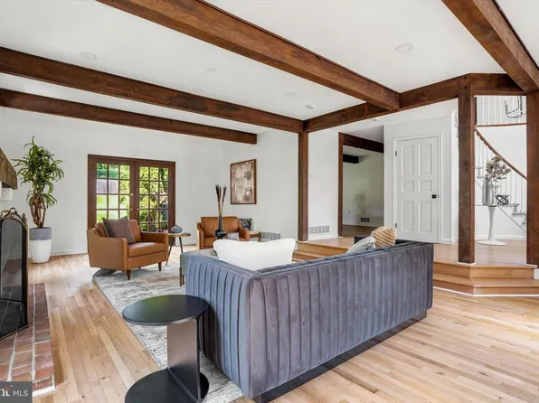 1137 Springmont Cir, Bryn Mawr, PA 19010